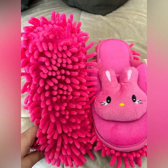 Two pairs of bunny mopping slippers - Picture 4 of 5